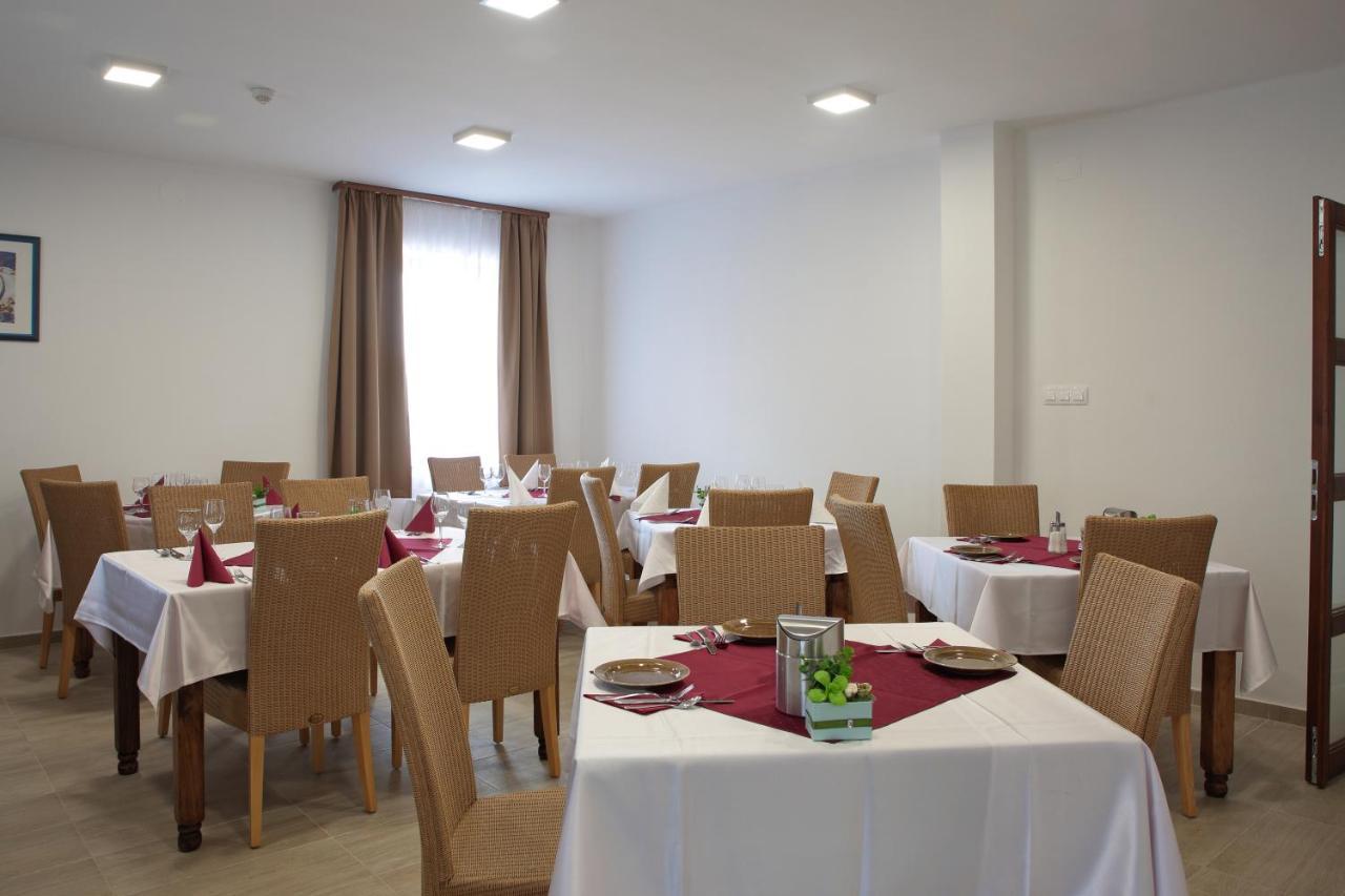 Galosfa Vendeghaz Hotel Ngoại thất bức ảnh