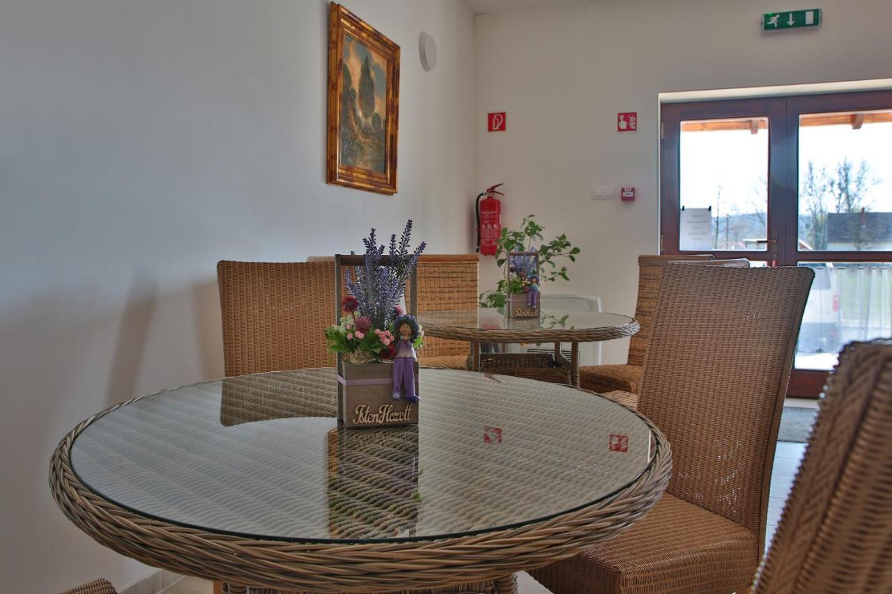 Galosfa Vendeghaz Hotel Ngoại thất bức ảnh